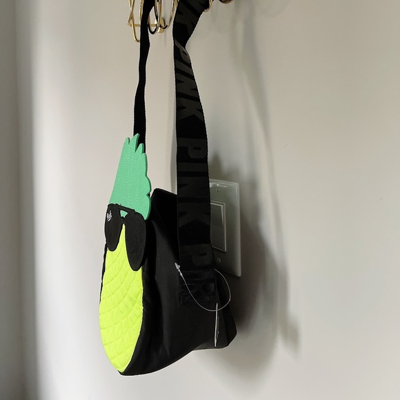 Victoria’s Secret pink cooler lunch bag - Picture 2 of 4